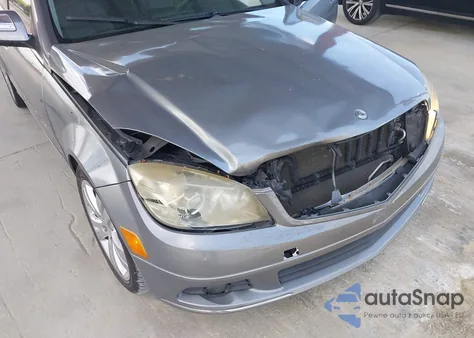 2008 Mercedes-Benz C 300 Luxury/Sport z USA, uszkodzony, nr VIN WDDGF54X48F122781